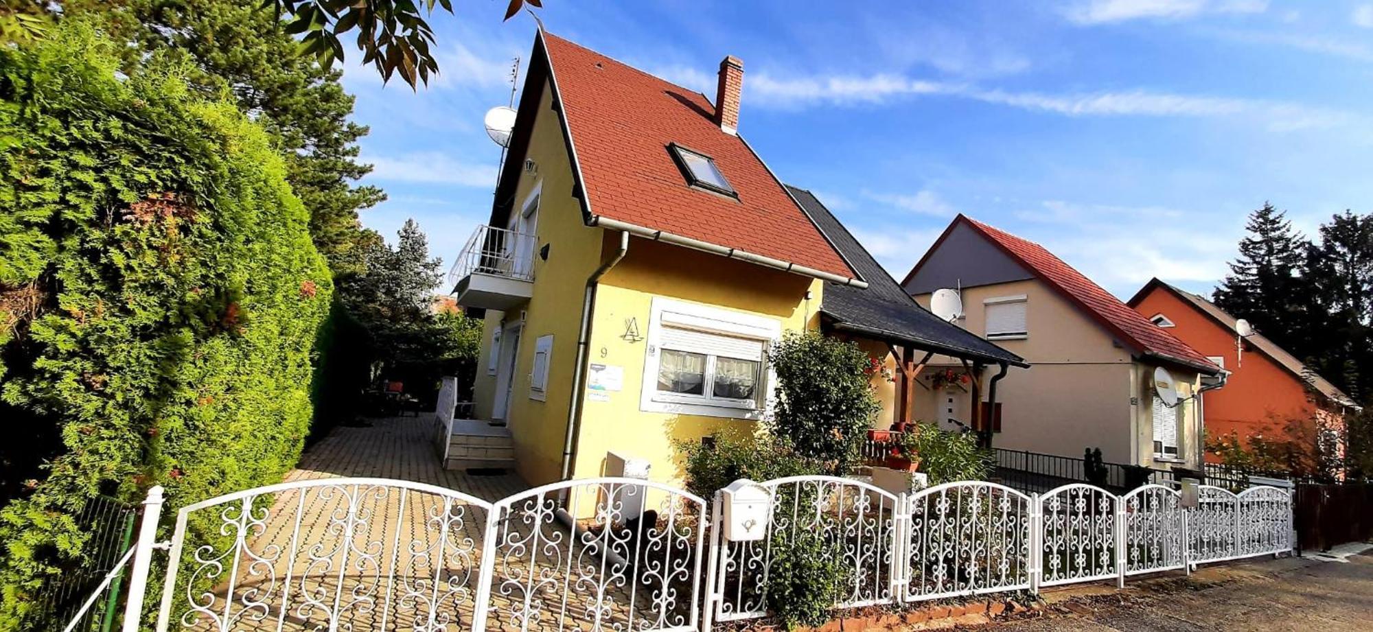 Apartmán Adikati Lak Bük Exteriér fotografie